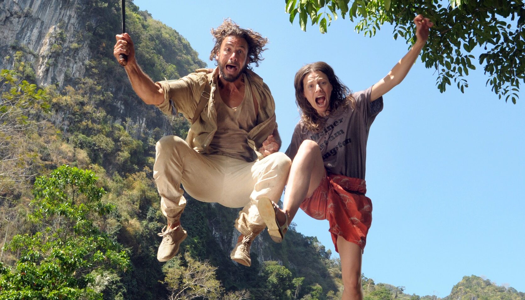 Rus chick becerdin oladi va bir necha marta cums